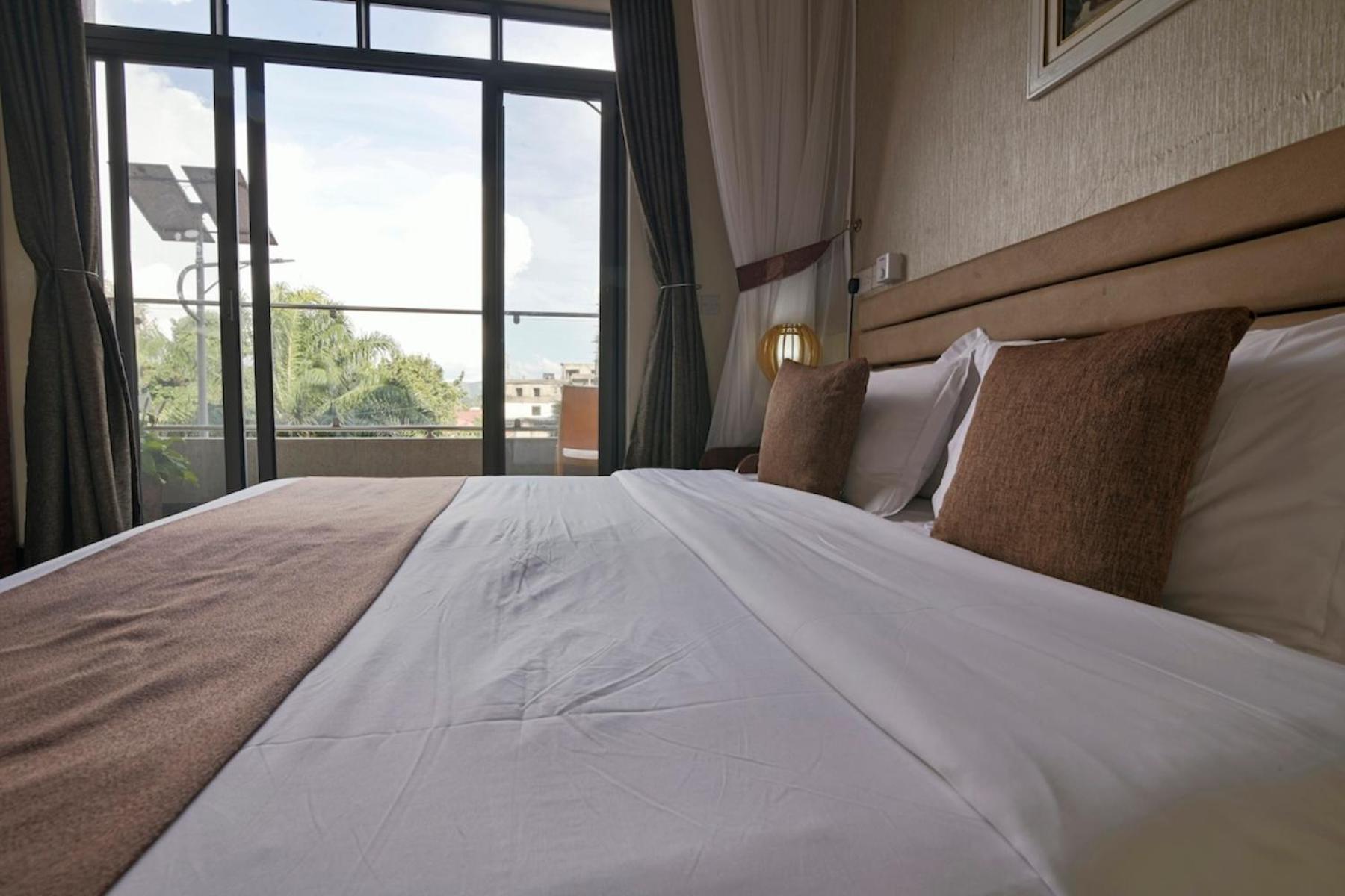 Hoima Buffalo Hotel & Business Hub Ltd Bagian luar foto