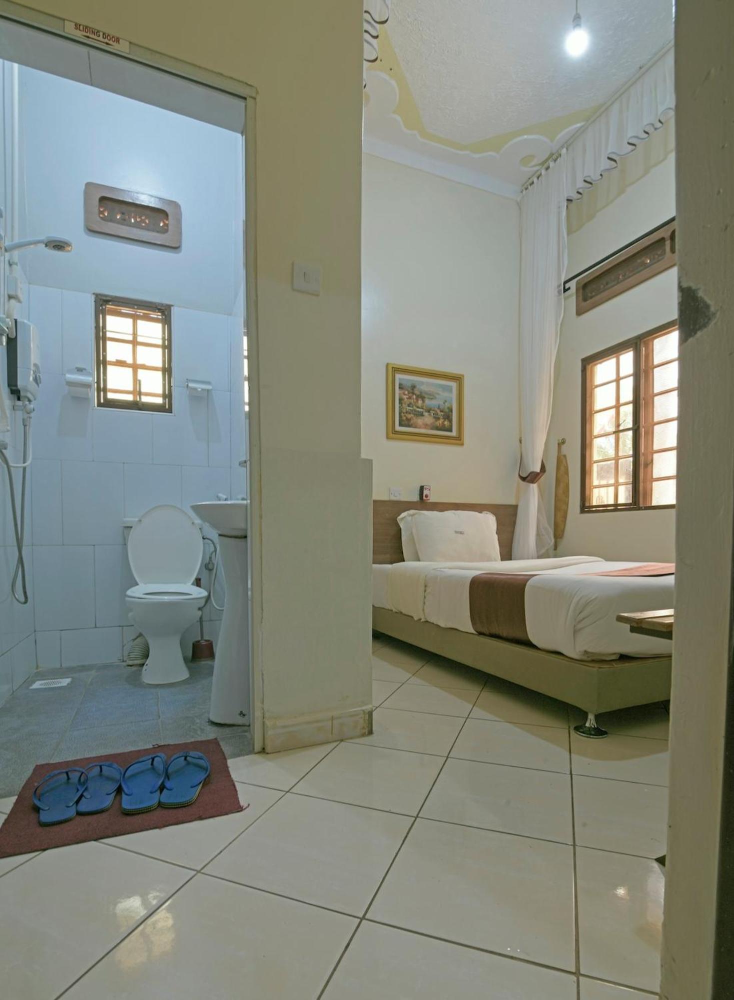 Hoima Buffalo Hotel & Business Hub Ltd Bagian luar foto