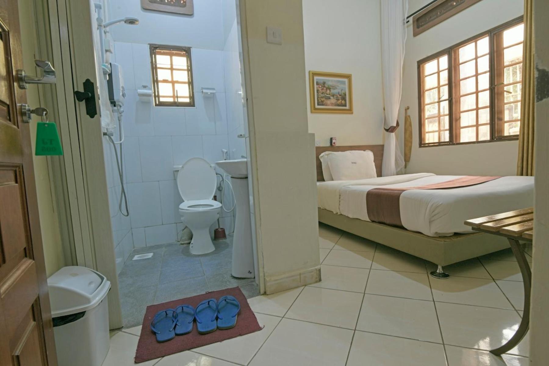 Hoima Buffalo Hotel & Business Hub Ltd Bagian luar foto