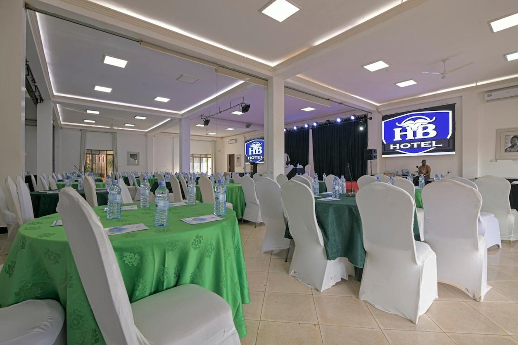 Hoima Buffalo Hotel & Business Hub Ltd Bagian luar foto