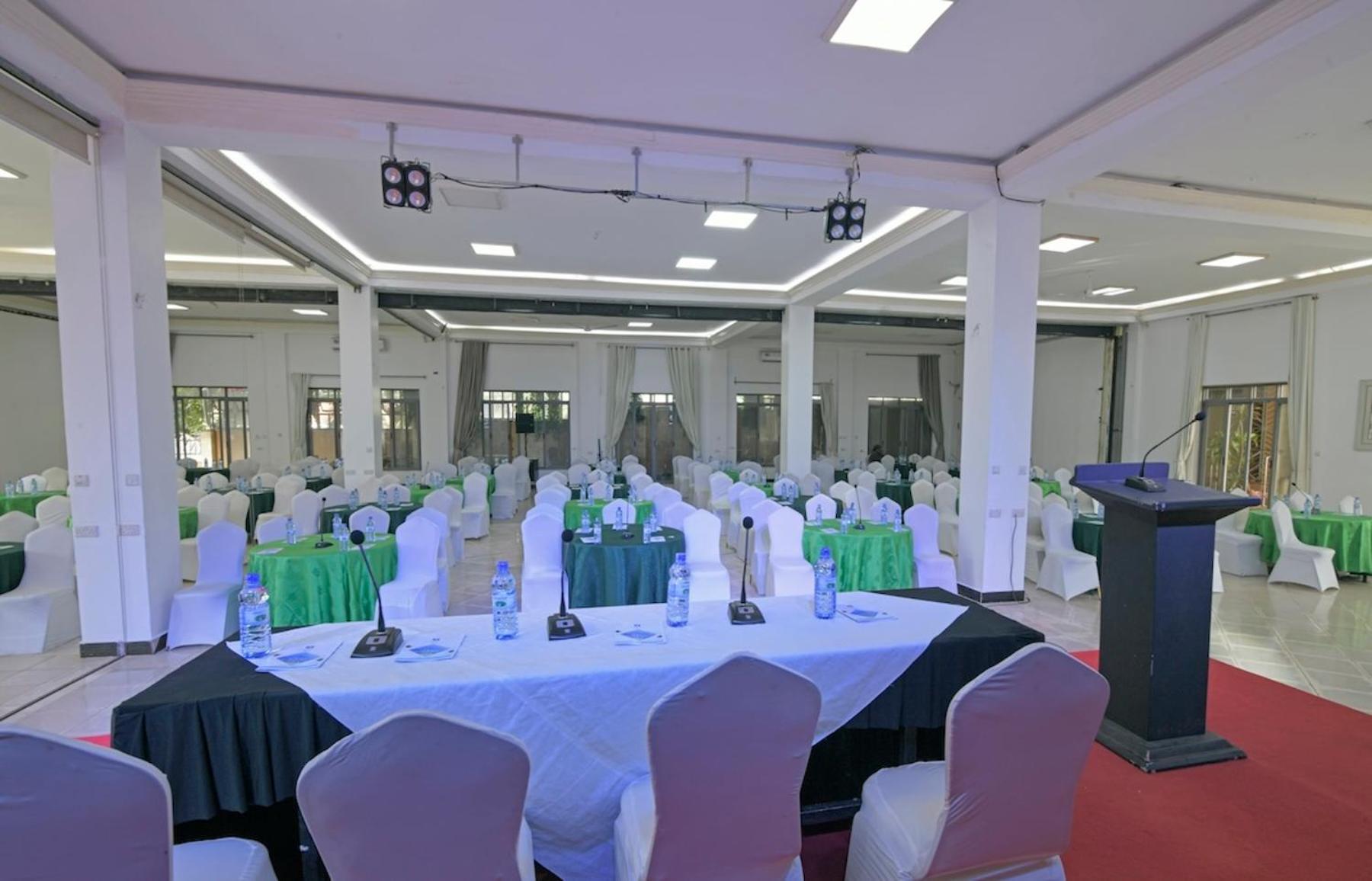 Hoima Buffalo Hotel & Business Hub Ltd Bagian luar foto