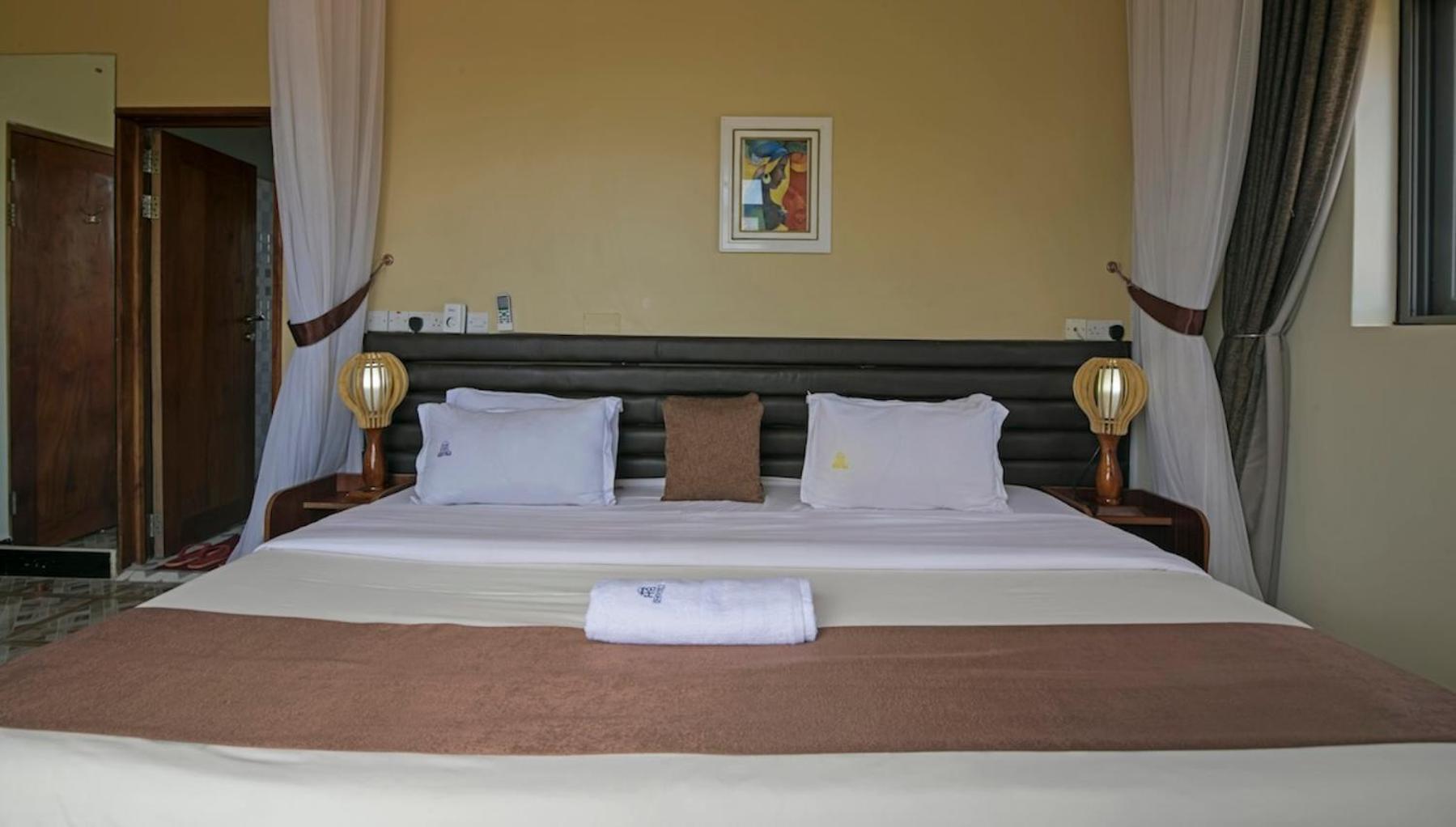Hoima Buffalo Hotel & Business Hub Ltd Bagian luar foto