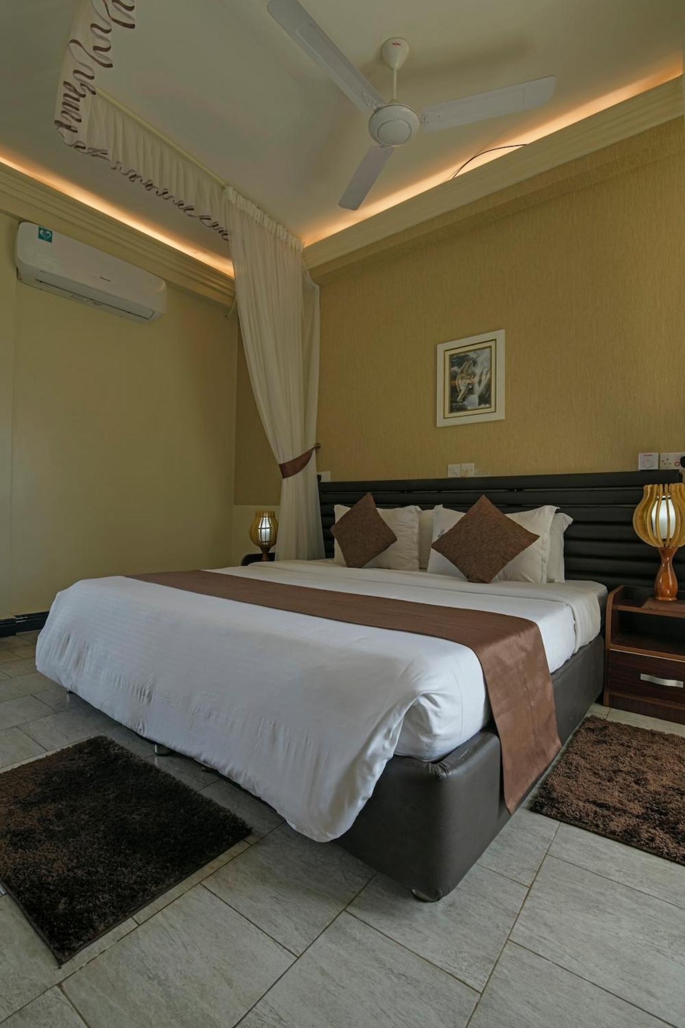 Hoima Buffalo Hotel & Business Hub Ltd Bagian luar foto